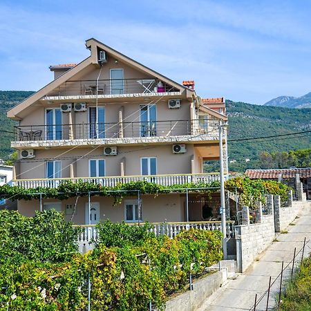 Guest House Ivana Тиват Екстериор снимка