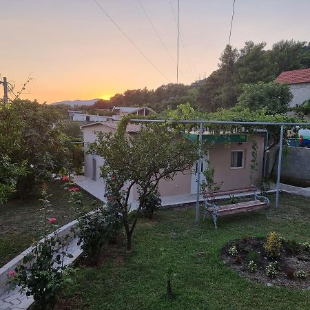 Guest House Ivana Тиват Екстериор снимка