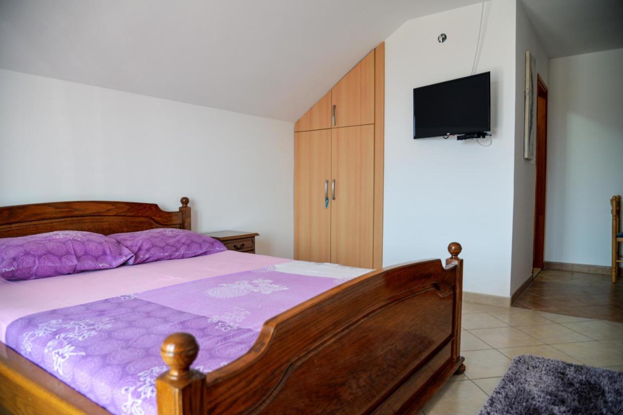 Guest House Ivana Тиват Екстериор снимка