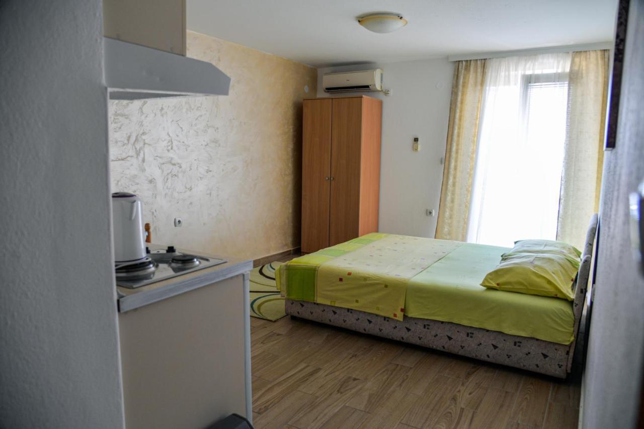 Guest House Ivana Тиват Екстериор снимка