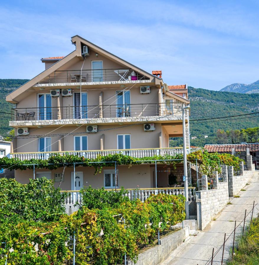 Guest House Ivana Тиват Екстериор снимка