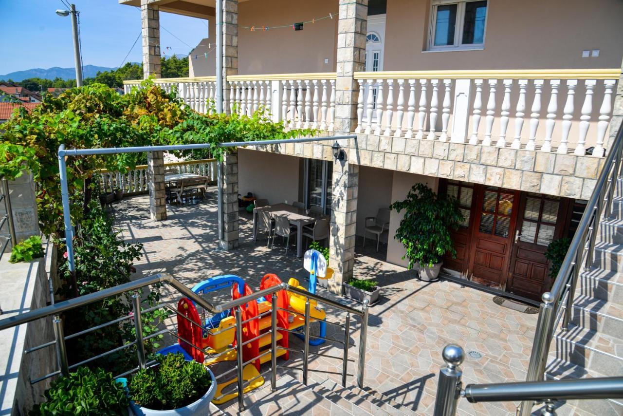 Guest House Ivana Тиват Екстериор снимка