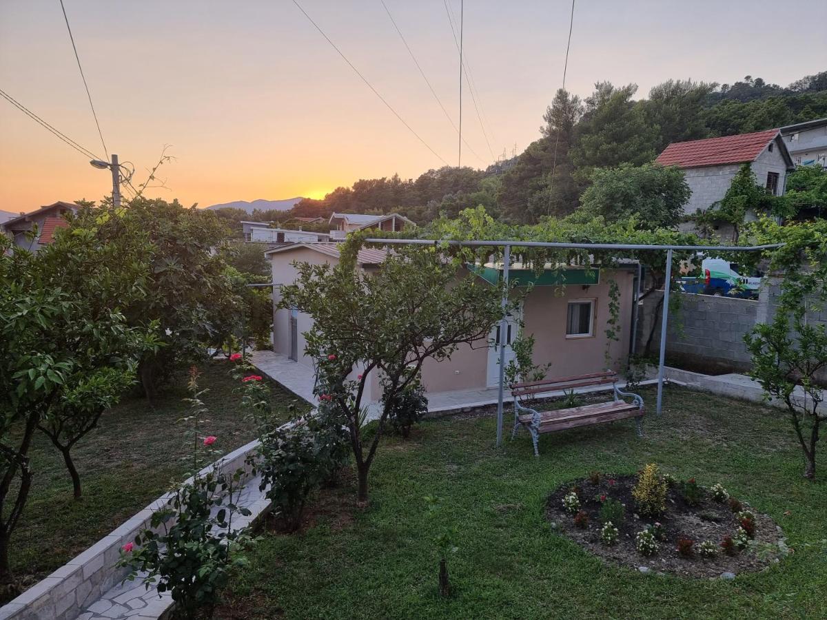Guest House Ivana Тиват Екстериор снимка