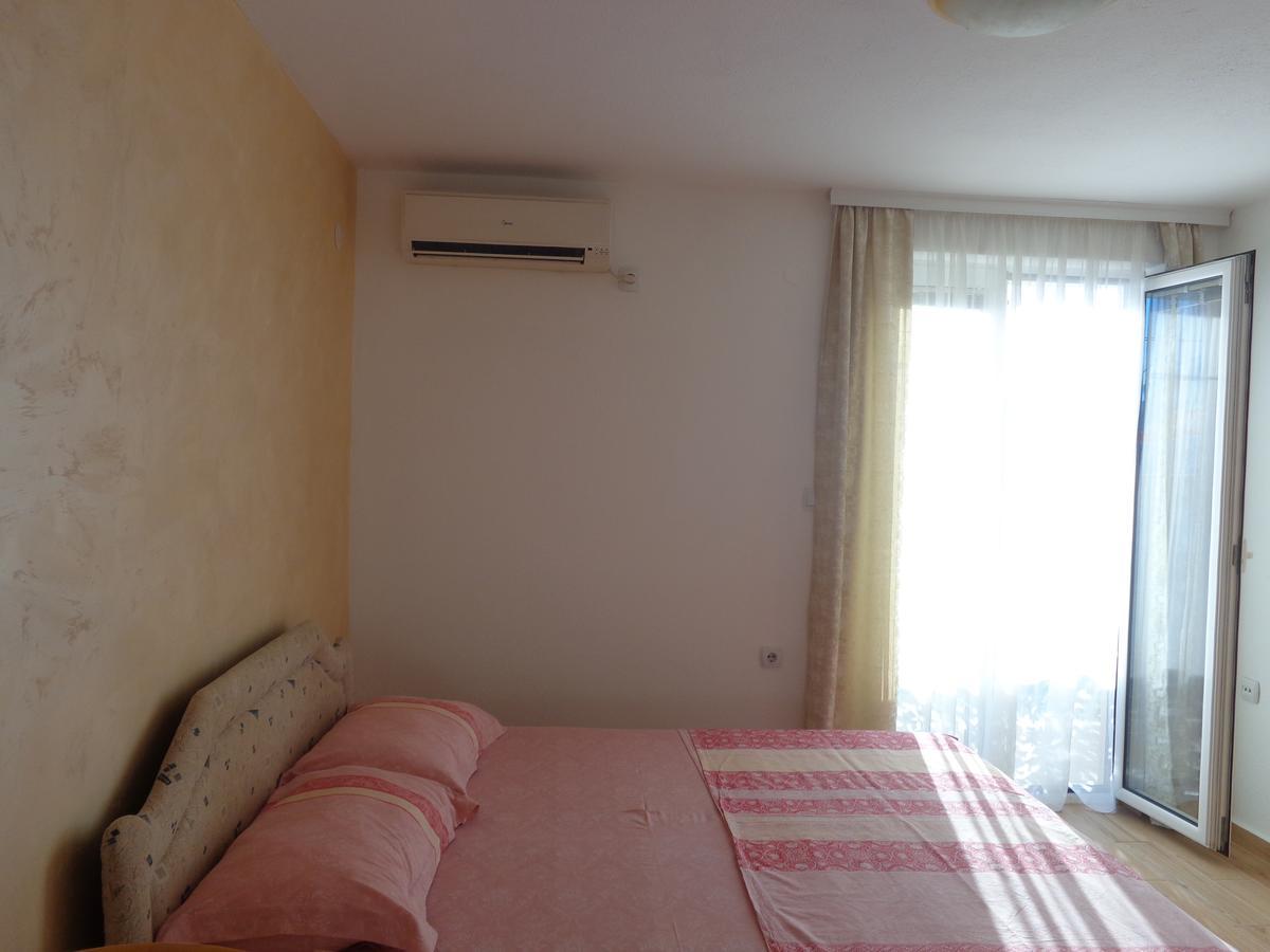 Guest House Ivana Тиват Екстериор снимка